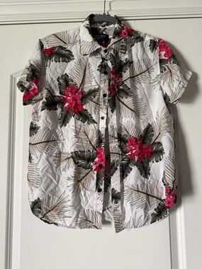 Eighty Eight Men’s S White Short-Sleeve Button-Down Shirt with Red Floral Print